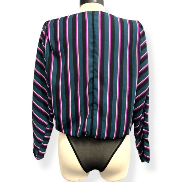 Astr Women’s Plunging V Neck Bodysuit Blue Pink Stripe Long Sleeve Top‎ Size Med - Picture 2 of 11